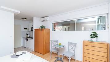 Studio (A4) | Living room