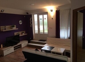 Căn hộ (A5) | Phòng khách