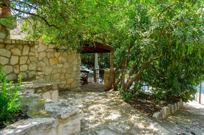 Apartment (A2) | Courtyard - Apartments Lukovac (Blato)