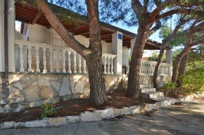 Courtyard - Apartments Lukovac (Blato)