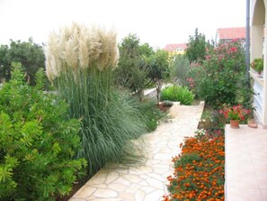 Courtyard - Apartments Josip (Vodice)