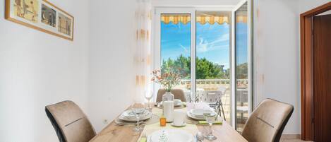 Apartment (A1) | Dining