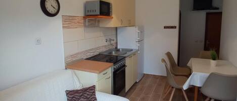 Apartment (A2) | Private kitchen