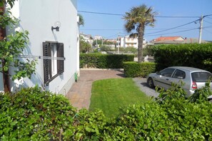 Free self parking - Apartments Ivo (Rab)