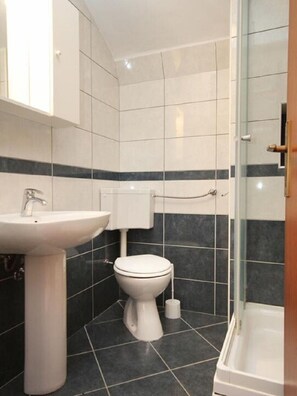 Apartment (A3) | Bathroom | Bathtub - Apartments Amalija (Lumbarda)