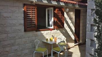 House | Terrace/patio