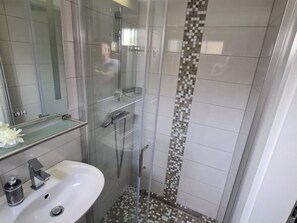 Apartment (A3) | Bathroom | Towels - Apartments Dream (Starigrad)