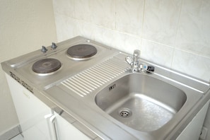 Studio (A3) | Private kitchen | Fridge, stovetop, espresso maker, electric kettle - Apartments Josi (Jelsa)