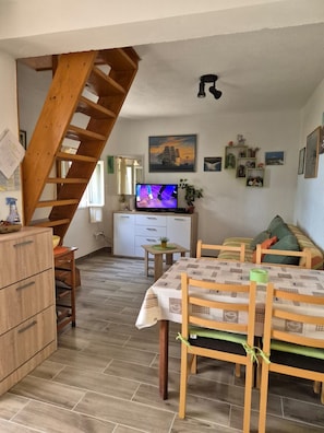 House | Dining - House Tomy (Bol)