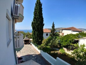 Apartment (A1) | Courtyard - Apartment Katy (Seget)