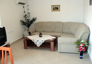 Apartment (A2) | Living room - Apartments Niko (Benkovac)