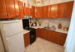 Apartment (A1) | Private kitchen | Fridge, oven, stovetop, espresso maker - Apartment Vera (Solta)