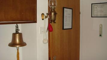 Room (S2) | Free WiFi