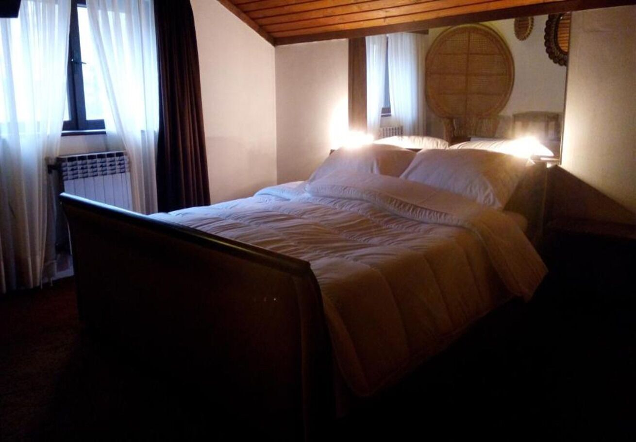 Room (S1) | Free WiFi
