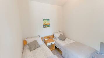 Iron/ironing board, free WiFi