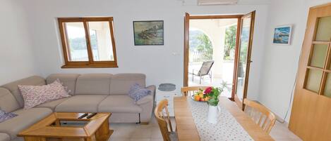 Apartment (A1) | Dining