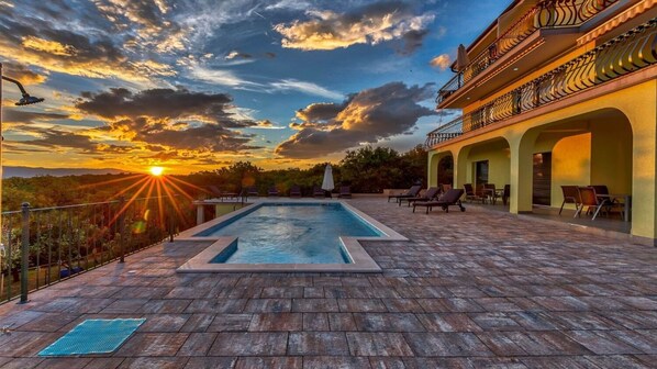 Outdoor pool - Apartments Igor (Kostrena)