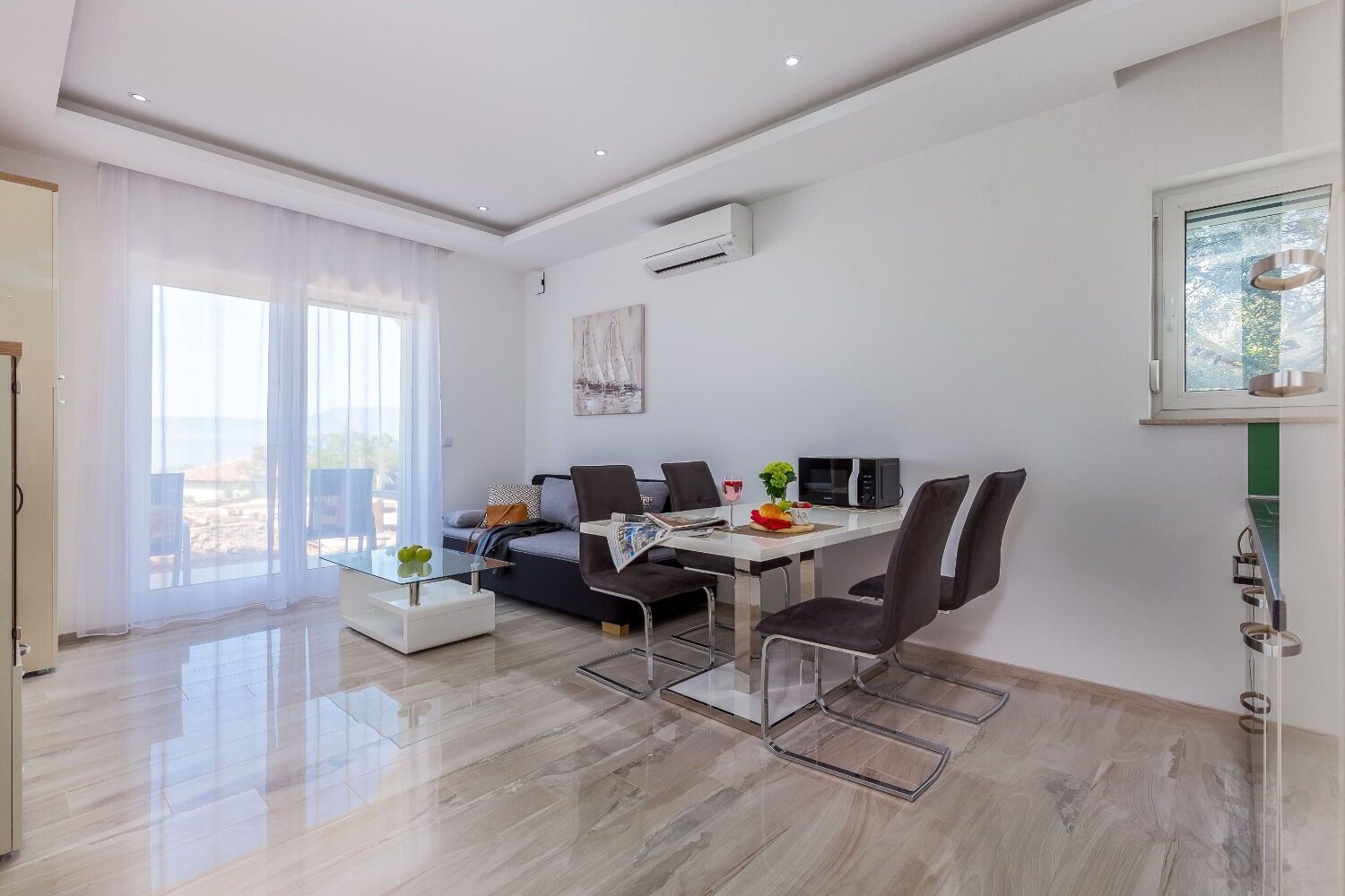 Apartment (A6) | Dining