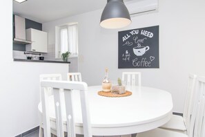 Casa | Cozinha privada | Geladeira, micro-ondas, fogão, cooktop