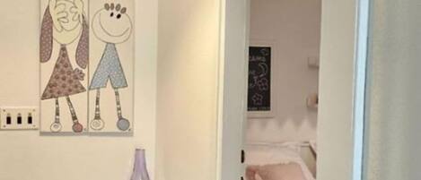 House | Iron/ironing board, free WiFi