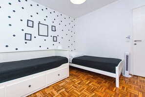 House | Iron/ironing board, free WiFi