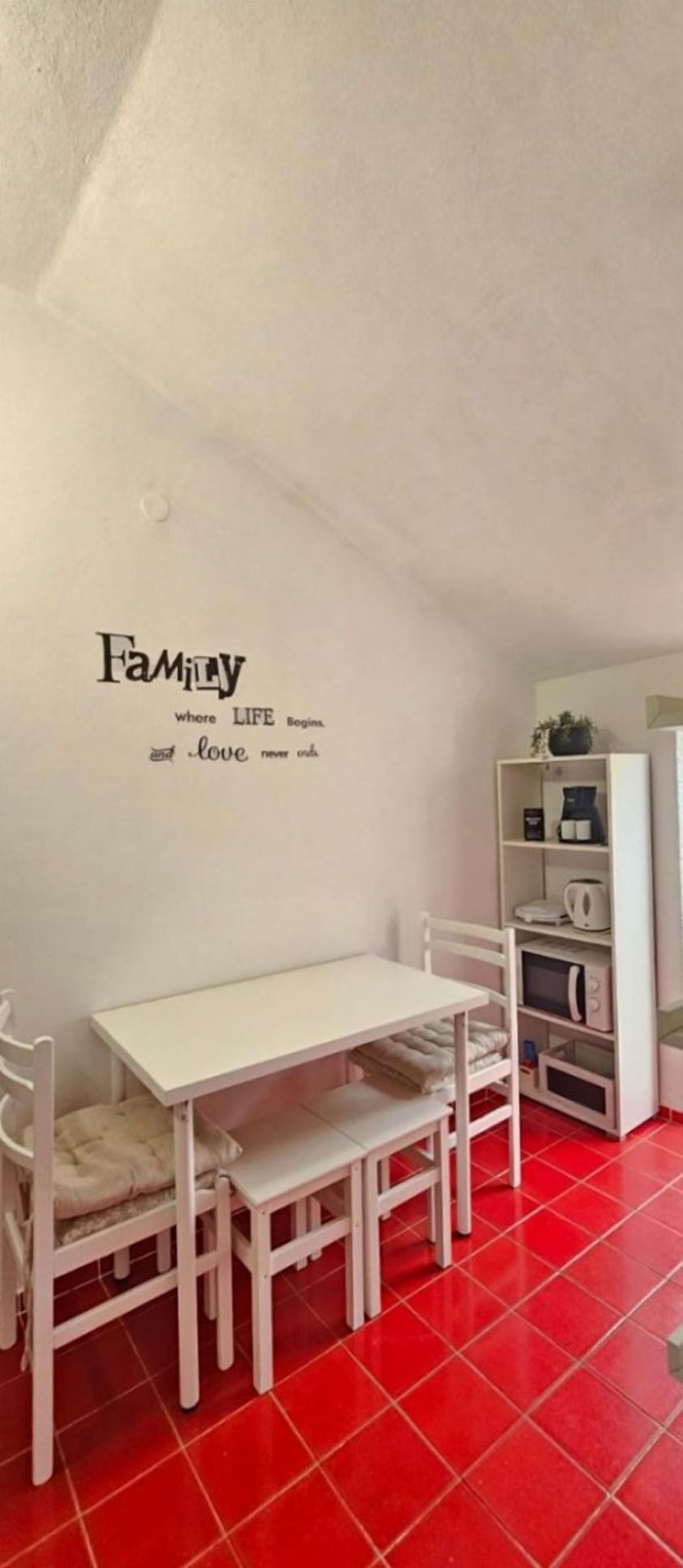 House | Private kitchen | Fridge, microwave, oven, stovetop