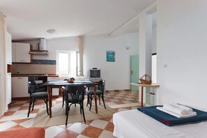 Apartment (A4) | Dining - Apartments Anto (Okrug)