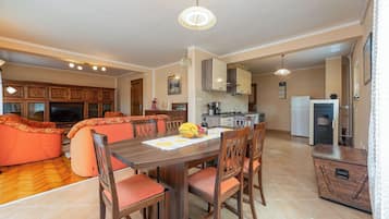 House | Dining