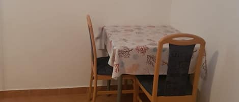 Studio (A1) | Restauration