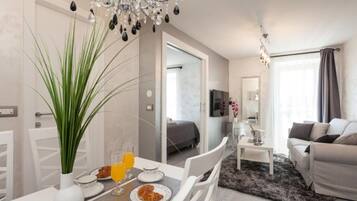 Apartment (A1) | Dining