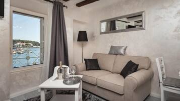 Studio (A2) | Living room