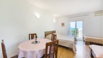 Studio (A4) | Interior