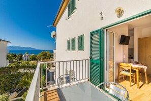 Studio (A6) | Terrace/patio