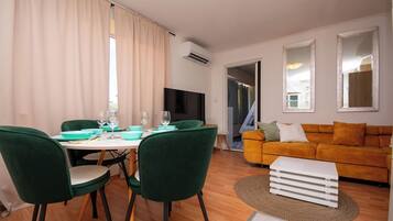 Apartment (A2) | Dining