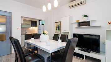 Apartemen (A3) | Tempat makan