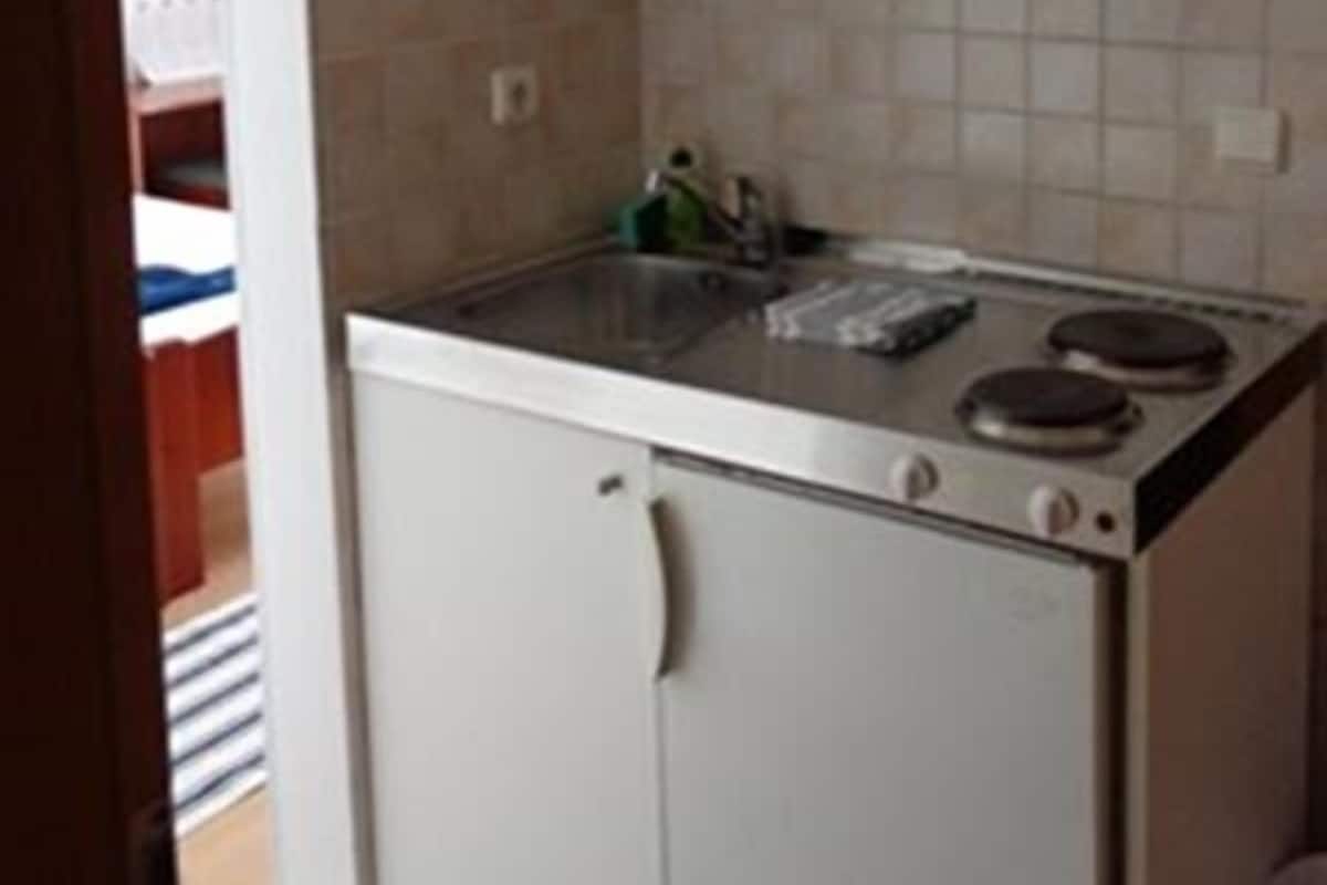 Monolocale (A2) | Cucina privata | Frigorifero, piano cottura, macchina per caffè espresso