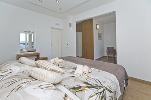 Apartment (A2) | Iron/ironing board, free WiFi - Apartments Nadi (Hvar)