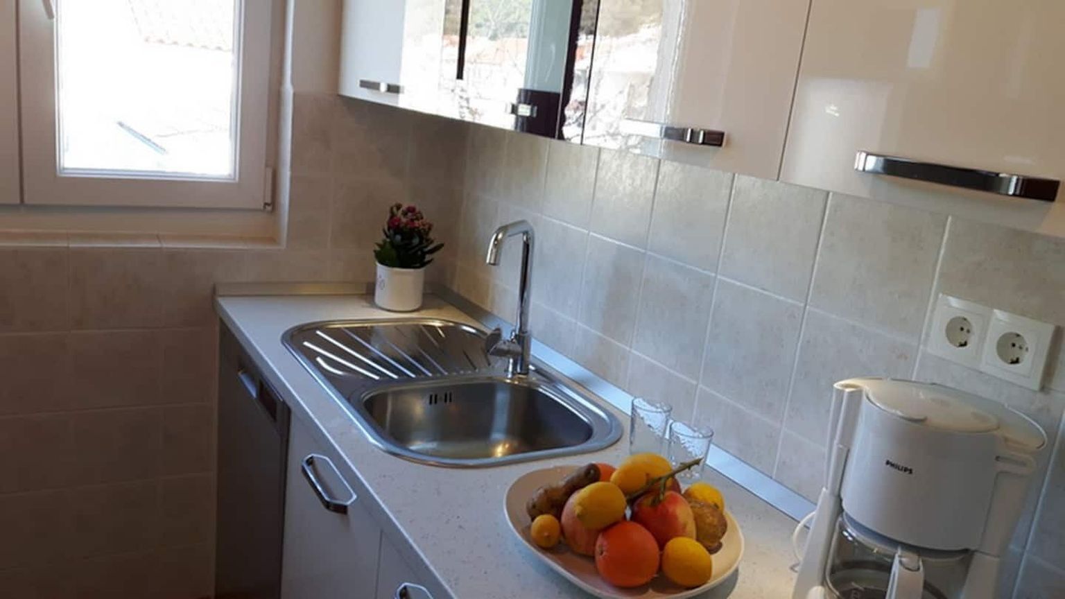 Apartment (A1) | Private kitchen | Fridge, microwave, oven, stovetop