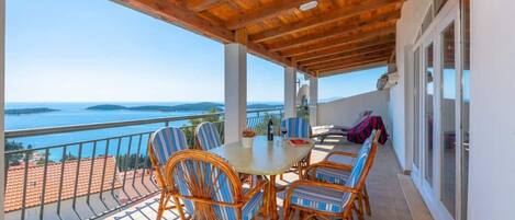 Apartment (A1) | Outdoor dining