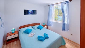 Iron/ironing board, free WiFi