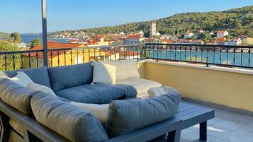 House | Terrace/patio