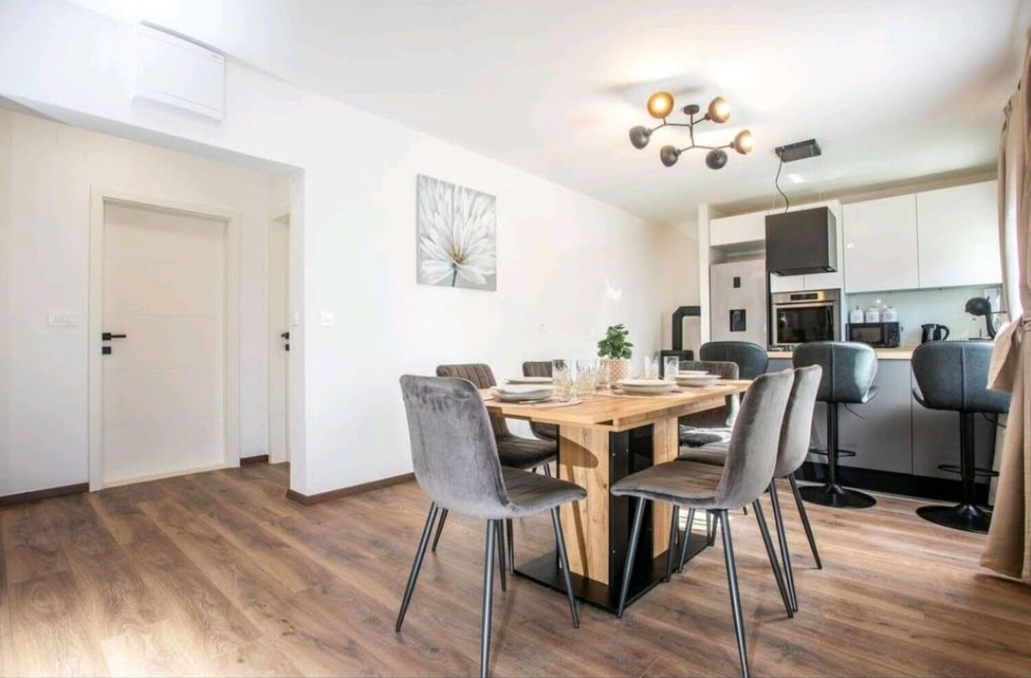 Apartment (A1) | Private kitchen | Fridge, microwave, oven, stovetop