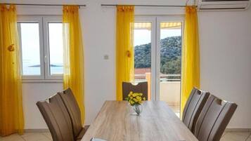 House | Dining