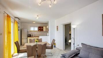 House | Living room | Smart TV, Netflix