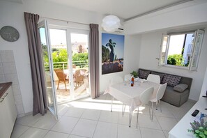 아파트 (A2) | 거실