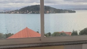 A room with a view of a lake and a distant island. - Apartments Denko (Kali)