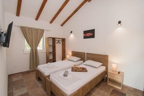 Room (S2) | Free WiFi