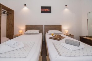 Room (S2) | Free WiFi