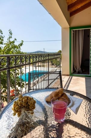 Room (S1) | Balcony. Rooms Agro B&B Linda