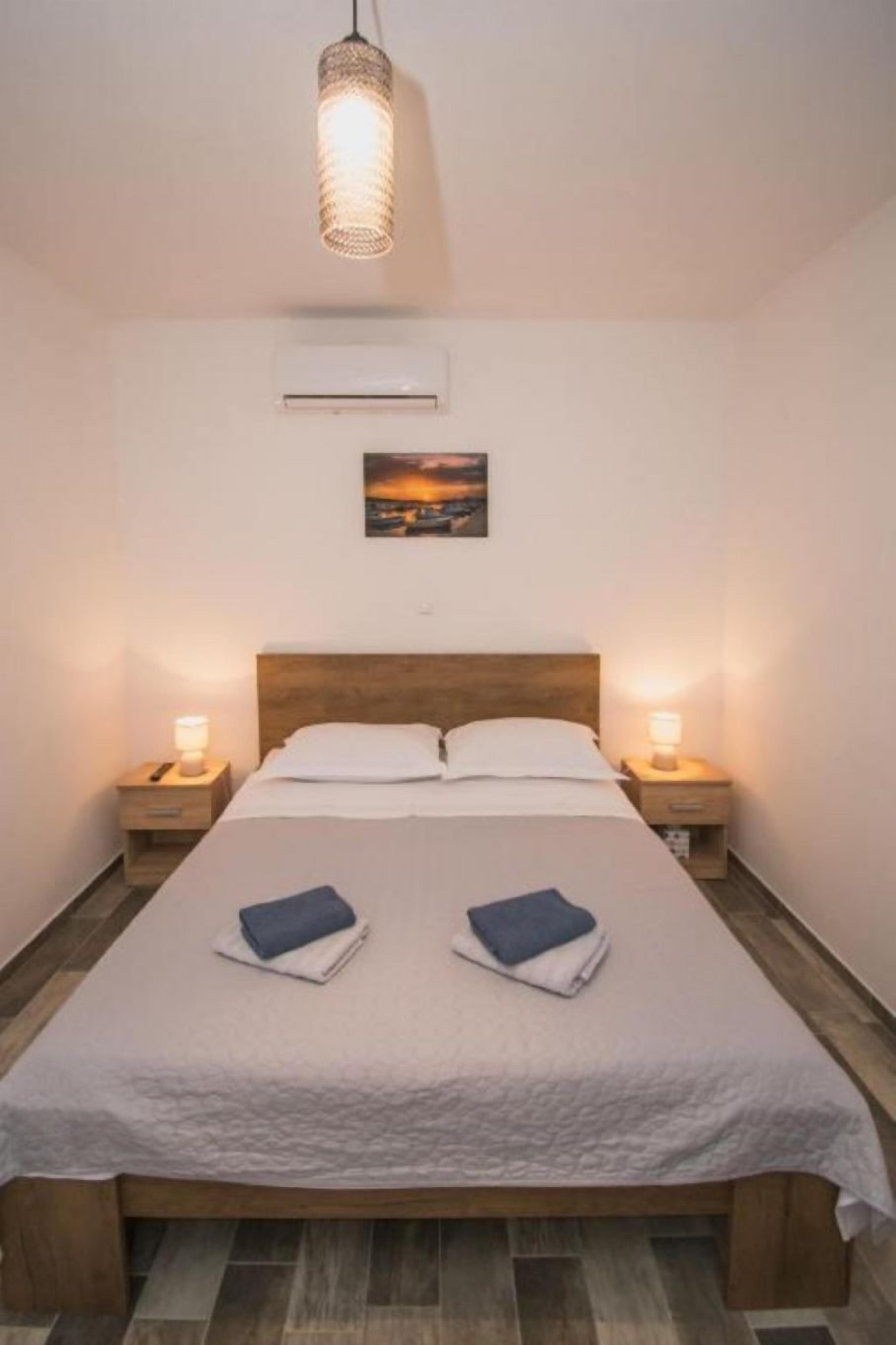 Room (S3) | Free WiFi